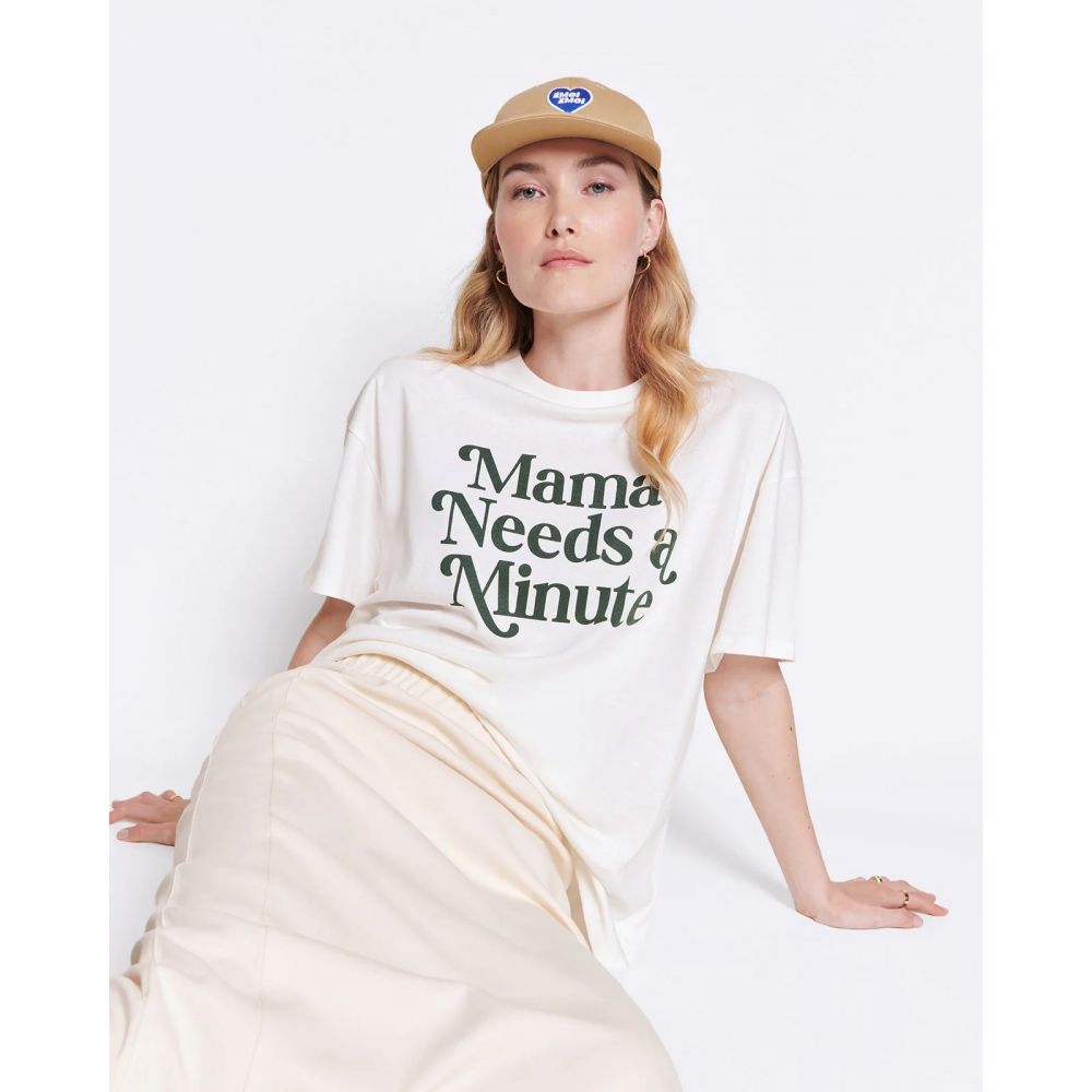 T-shirt "Mama needs a minute"