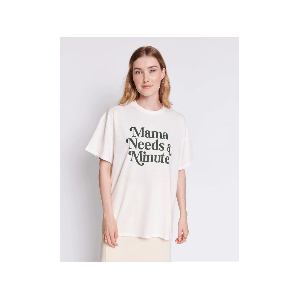 T-shirt "Mama needs a minute" – Image 2