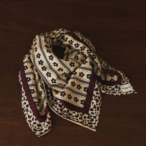 Foulard "Mon grand indispensable" - Léo bordeaux